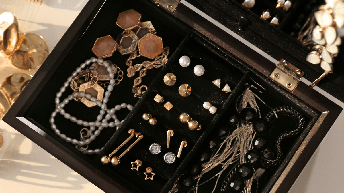 Jewelry Cases and Storage